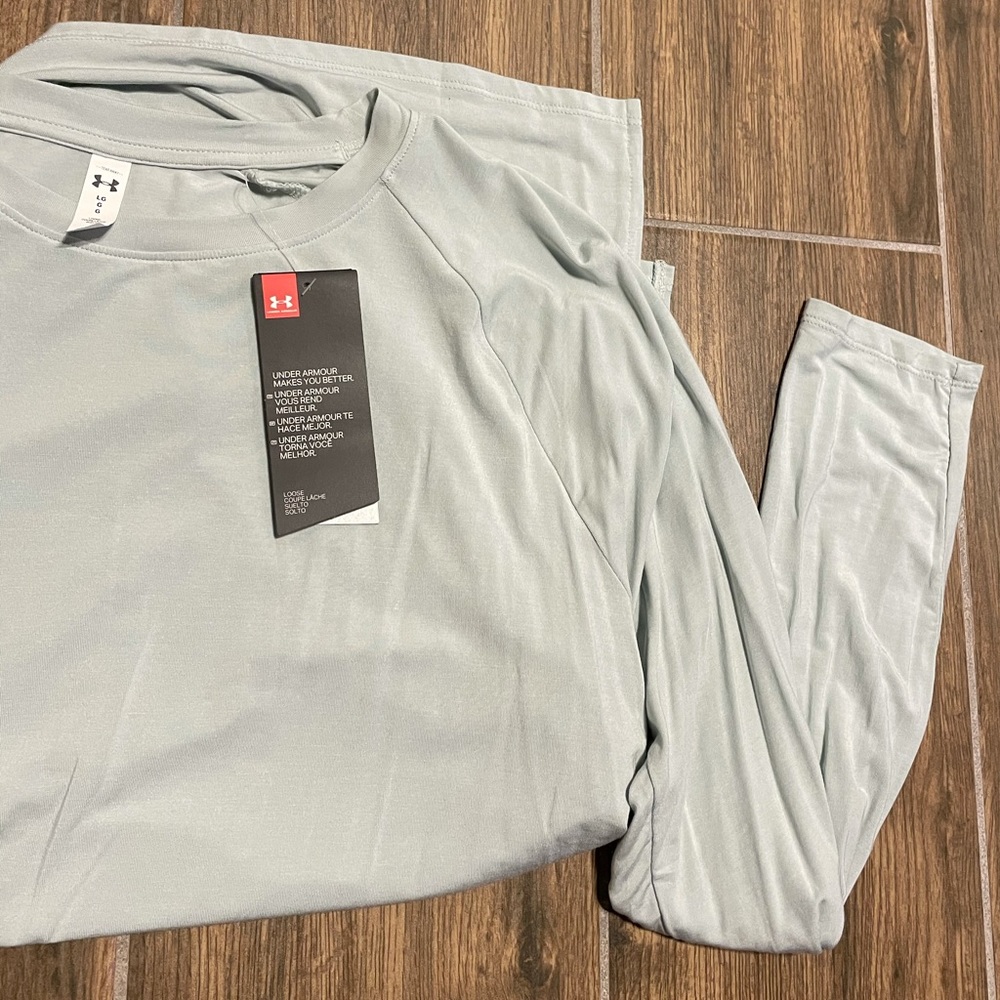 NWT UnderArmour long sleeve tee